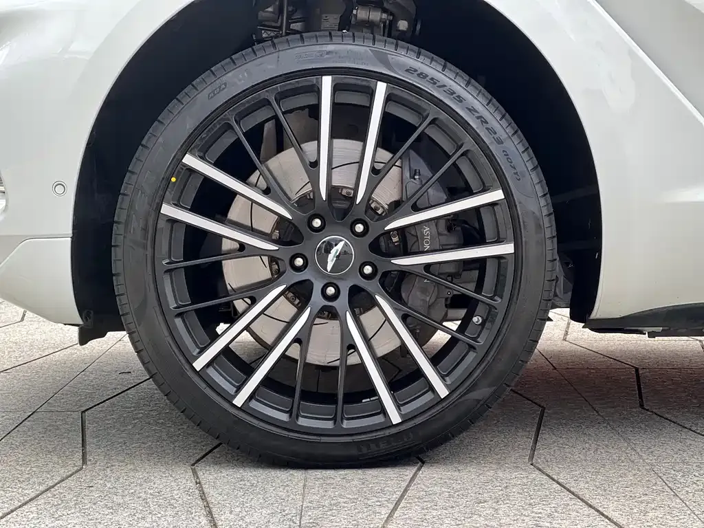Aston Martin DBX 2023 из CN, фото 8
