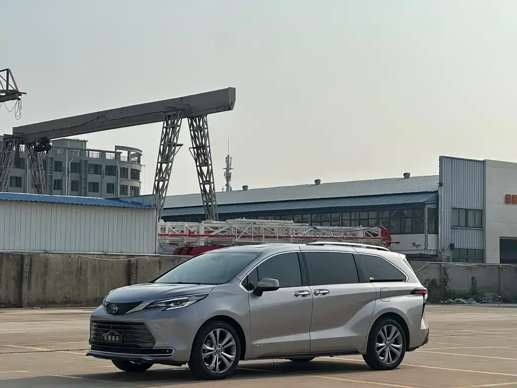 Toyota Sienna 2024 из CN, фото 1