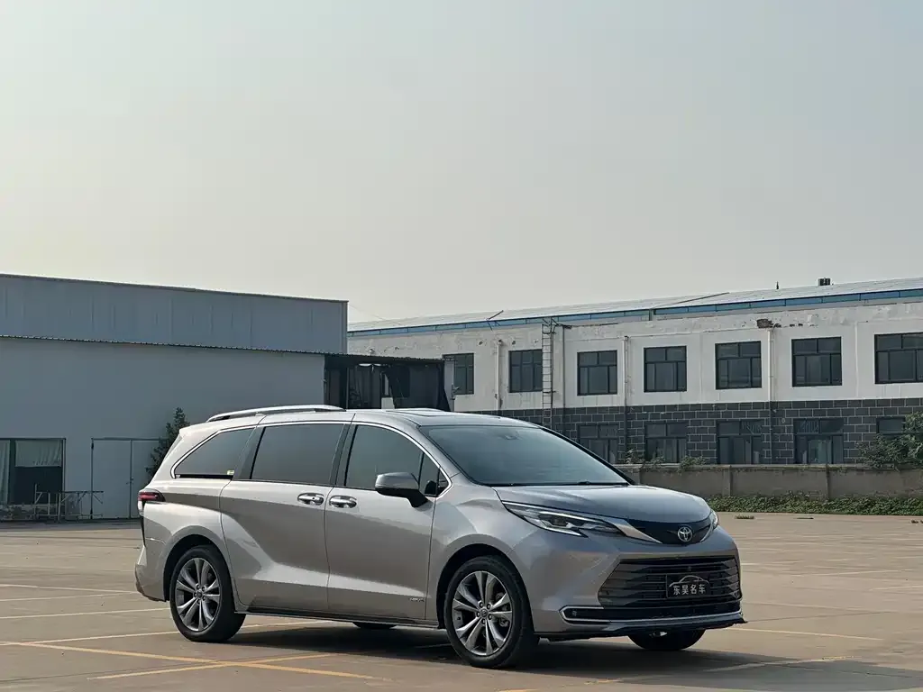 Toyota Sienna 2024 из CN, фото 3