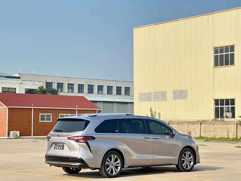 Toyota Sienna 2024 из CN, фото 4
