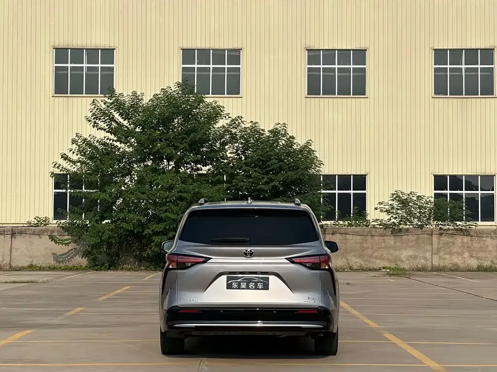 Toyota Sienna 2024 из CN, фото 5