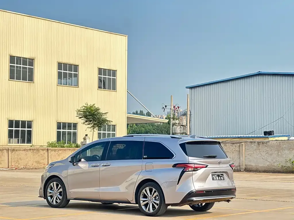 Toyota Sienna 2024 из CN, фото 6
