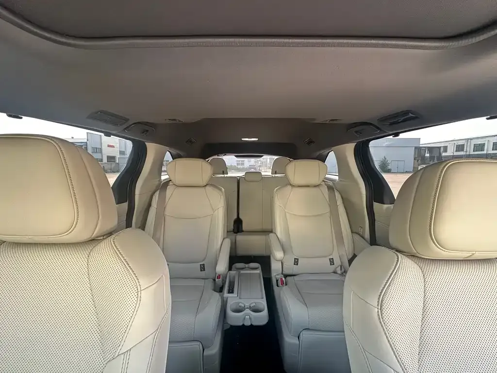 Toyota Sienna 2024 из CN, фото 7
