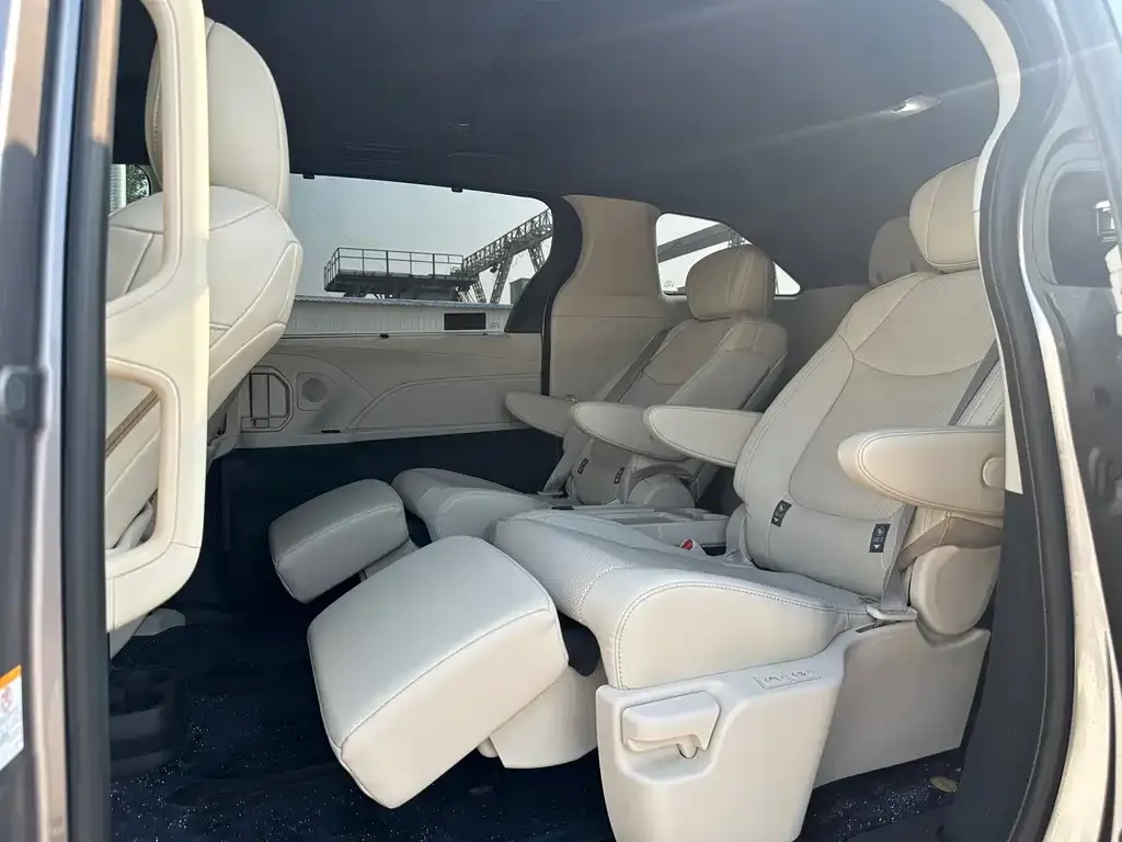Toyota Sienna 2024 из CN, фото 8