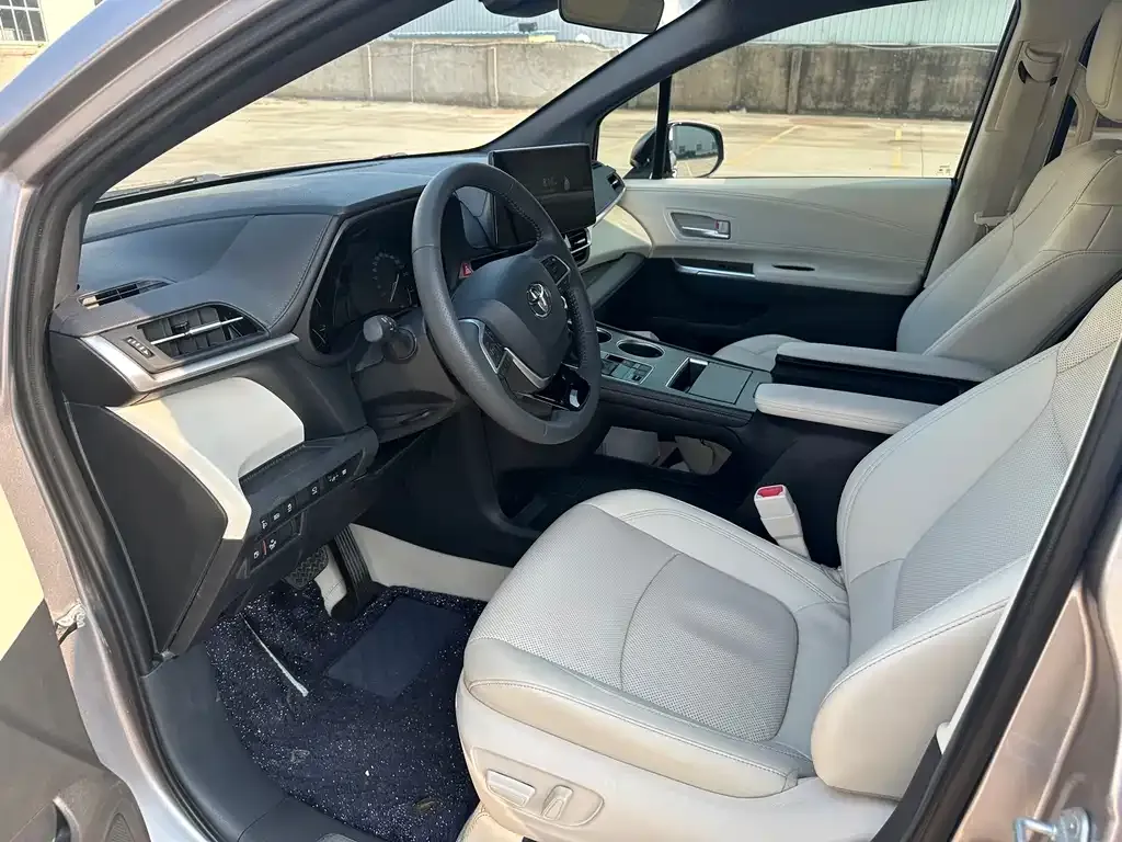 Toyota Sienna 2024 из CN, фото 9