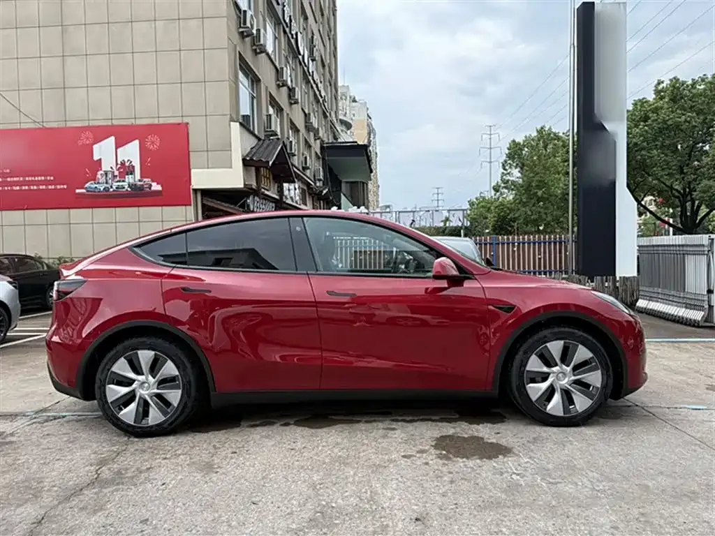 Tesla Model Y — фото 7