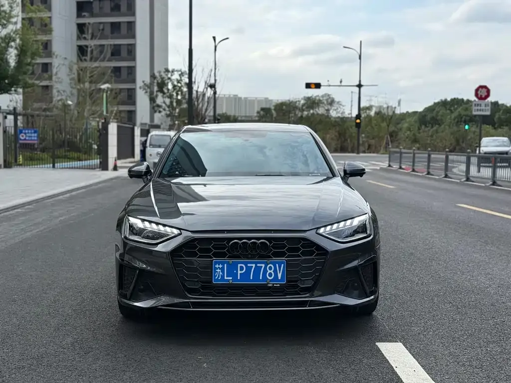Audi A4L 2022 из CN, фото 2