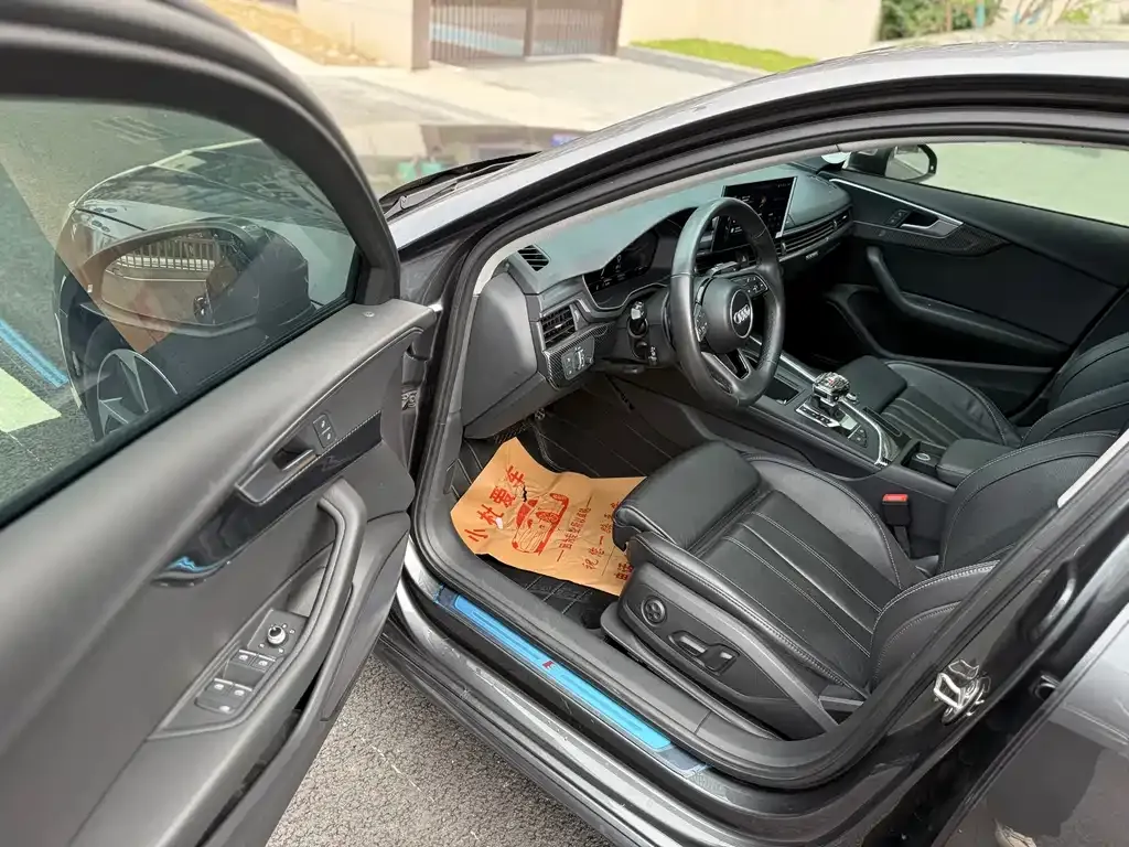 Audi A4L 2022 из CN, фото 8