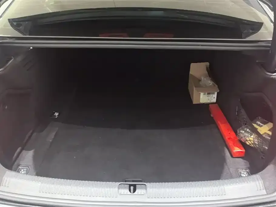 Audi A4L 2022 из CN, фото 4