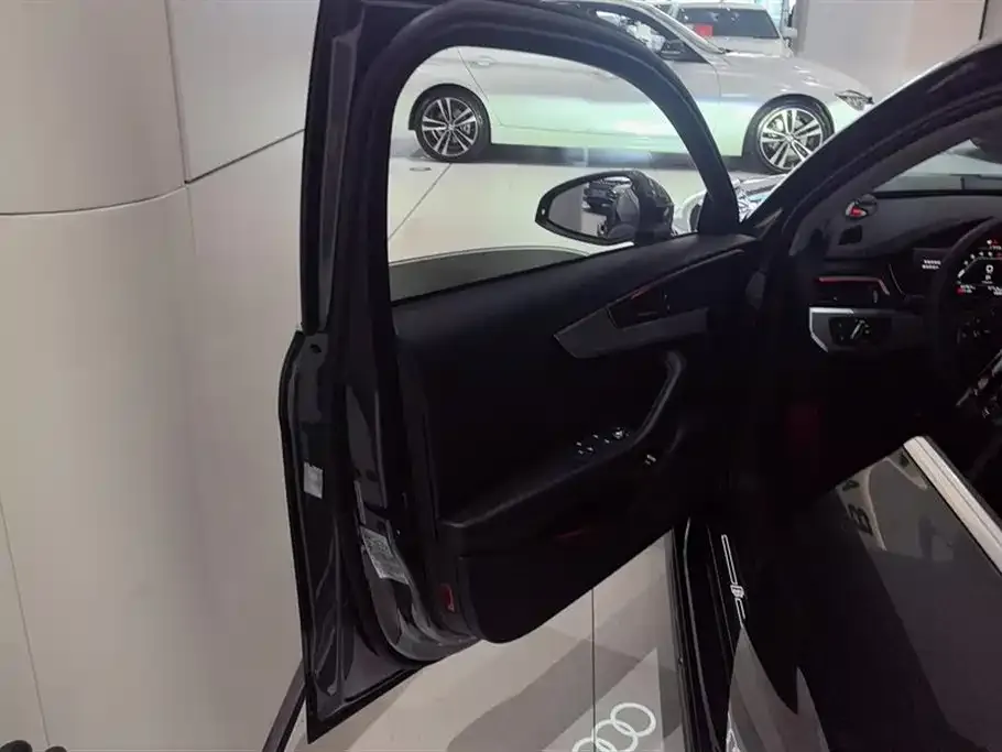 Audi A4L 2022 из CN, фото 7