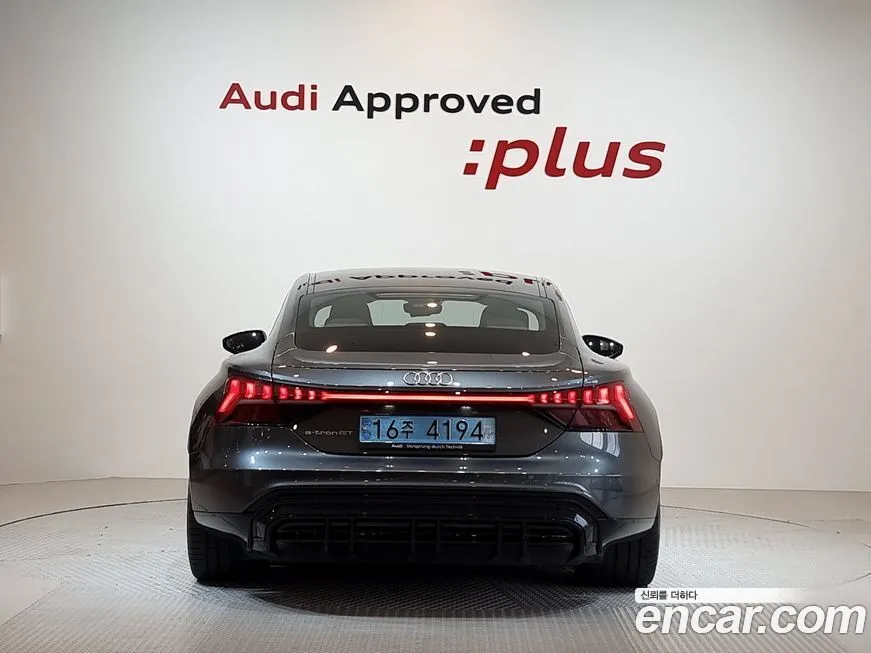 Audi e-tron GT — фото 4