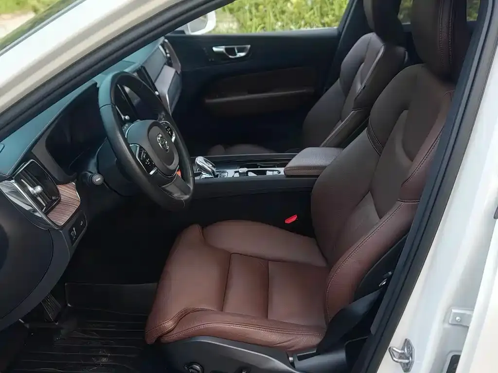 Volvo XC60 2022 из CN, фото 5