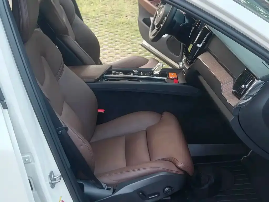 Volvo XC60 2022 из CN, фото 6
