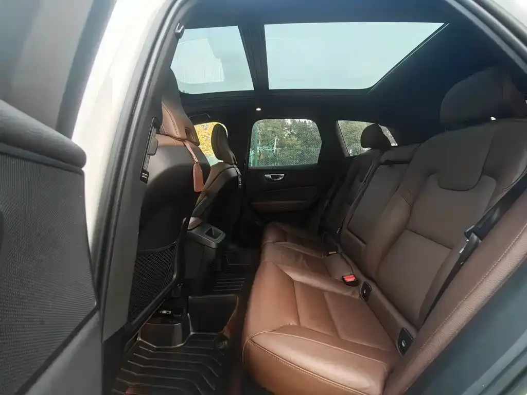 Volvo XC60 2022 из CN, фото 7