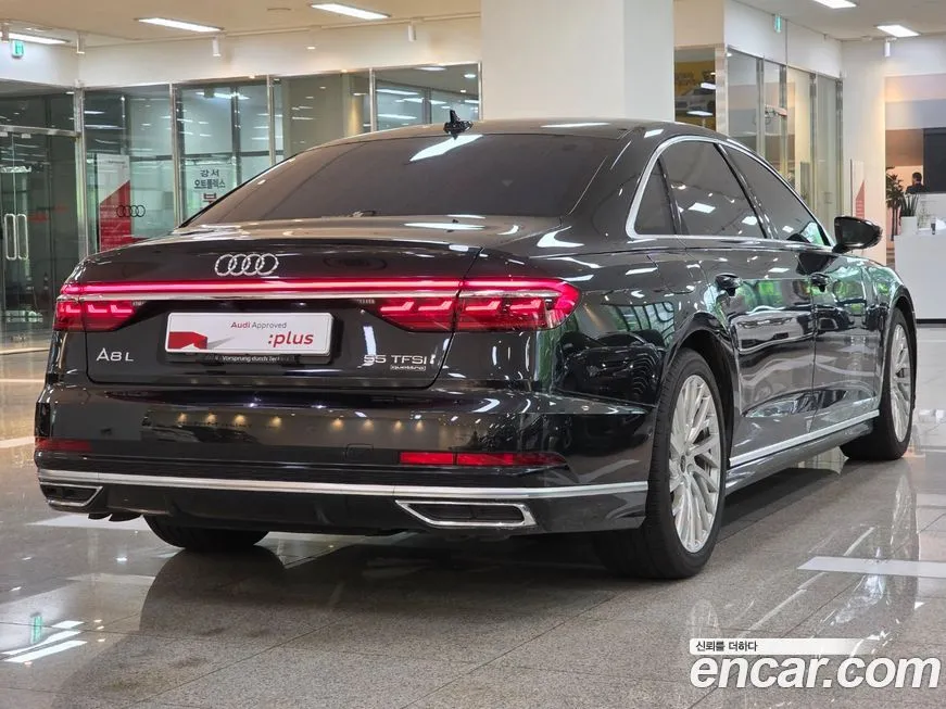 Audi A8 — фото 2