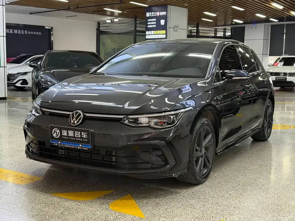 Volkswagen Golf 2023 из CN, фото 1