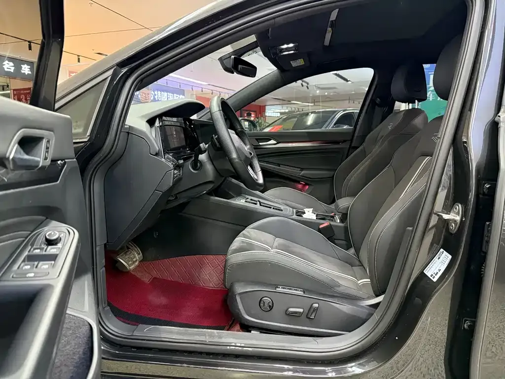 Volkswagen Golf 2023 из CN, фото 4