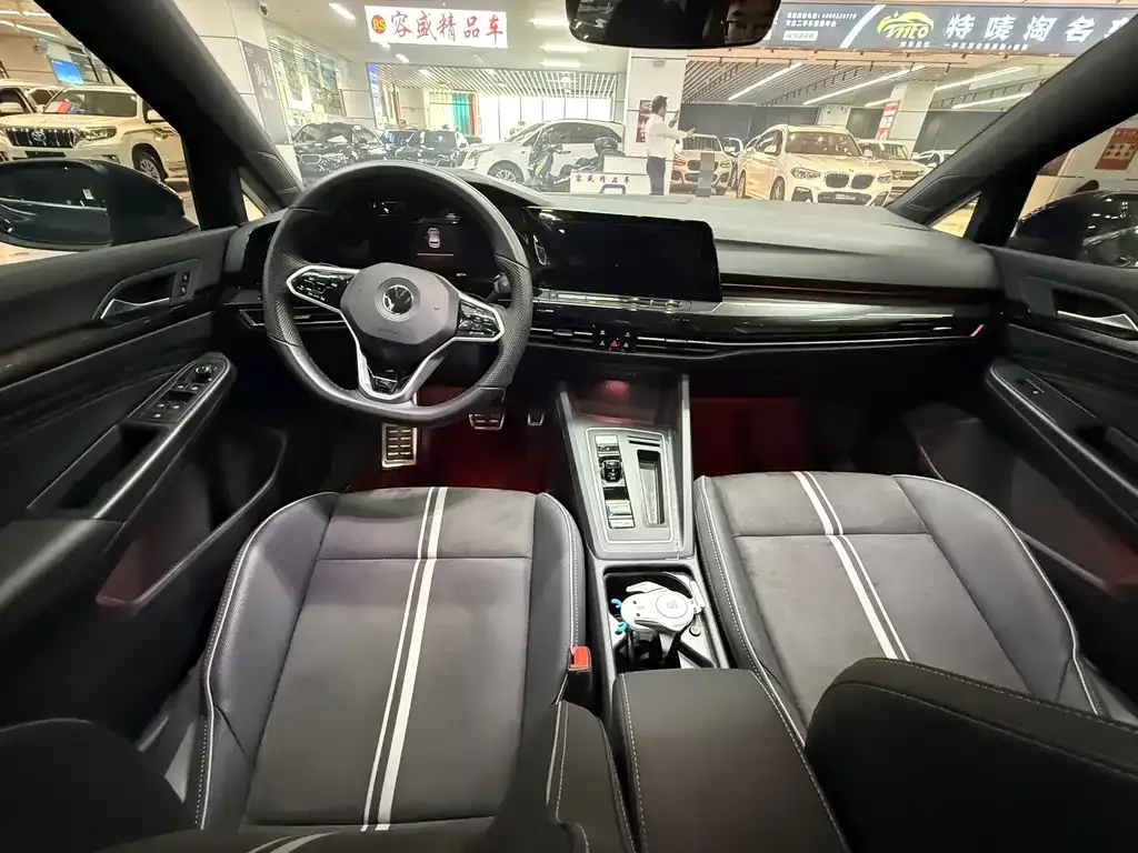 Volkswagen Golf 2023 из CN, фото 7