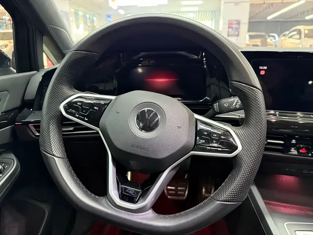 Volkswagen Golf 2023 из CN, фото 8