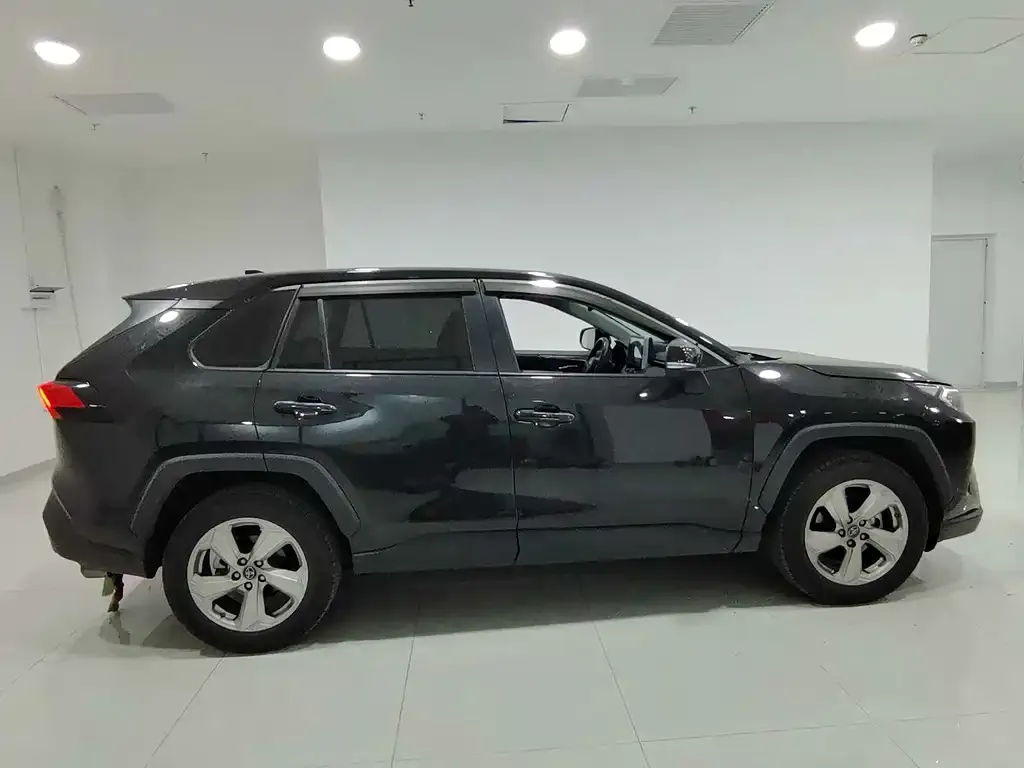 Toyota RAV4 2021 из CN, фото 4