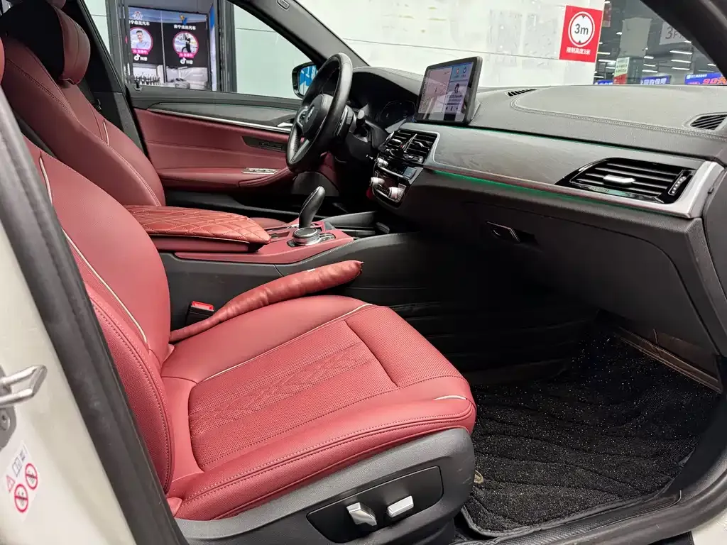 BMW 5 Series 2022 из CN, фото 9