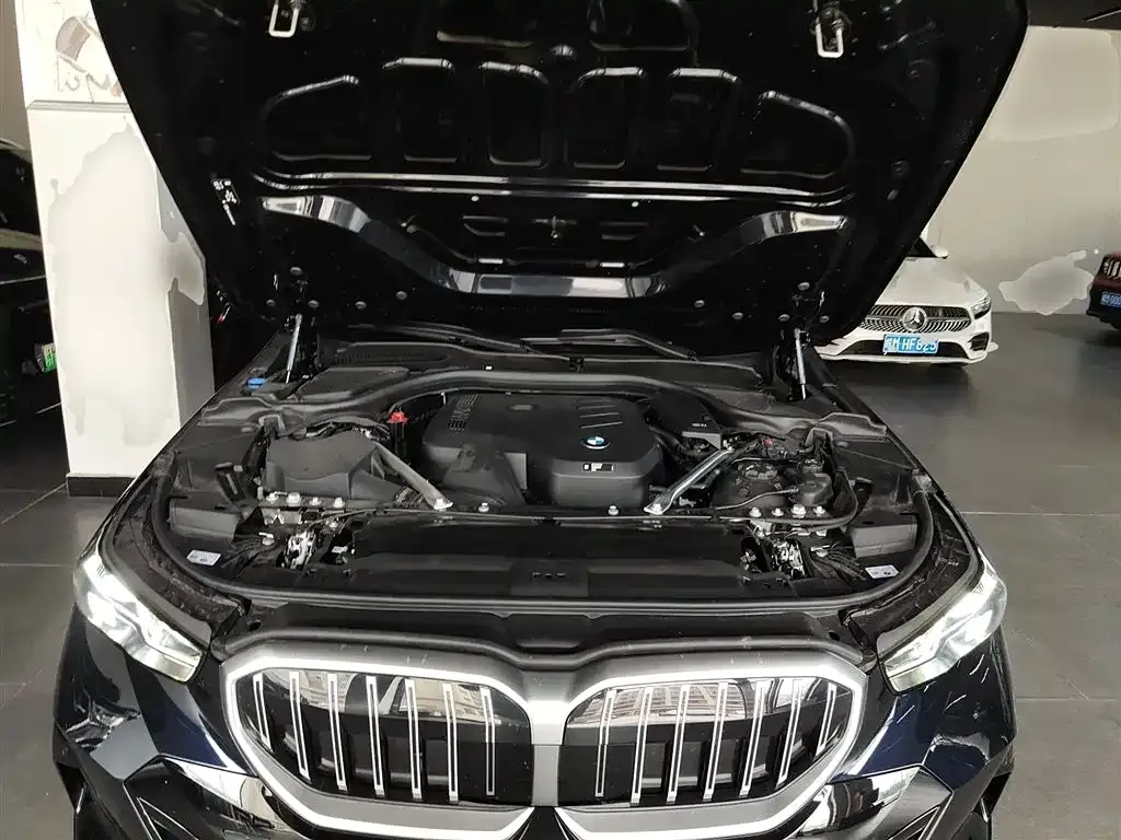 BMW 5 Series 2025 из CN, фото 10