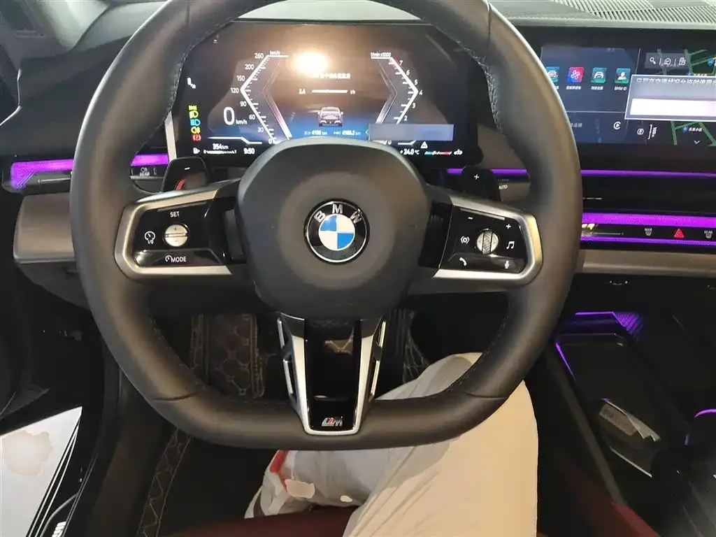 BMW 5 Series 2025 из CN, фото 3