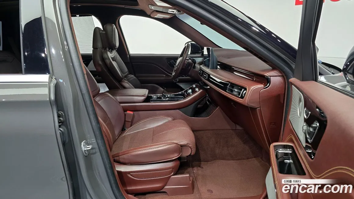 Lincoln Aviator — фото 10