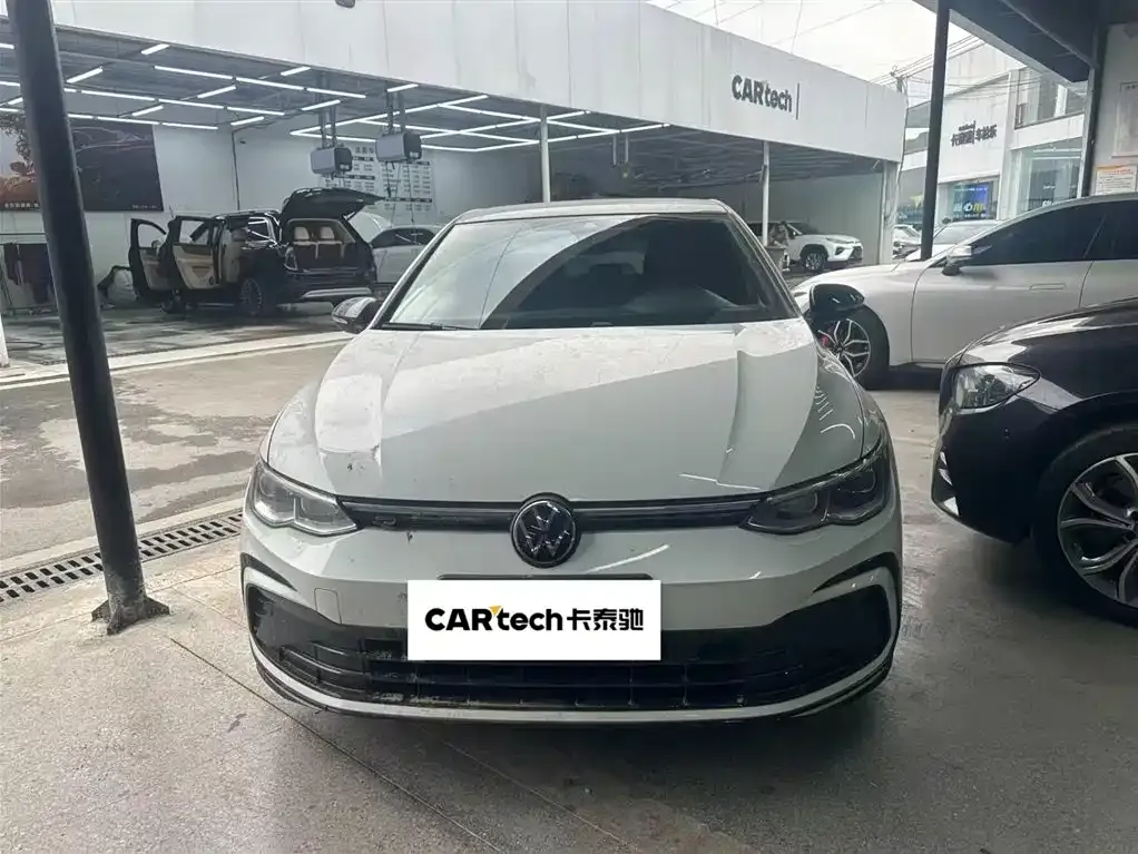 Volkswagen Golf 2024 из CN, фото 2