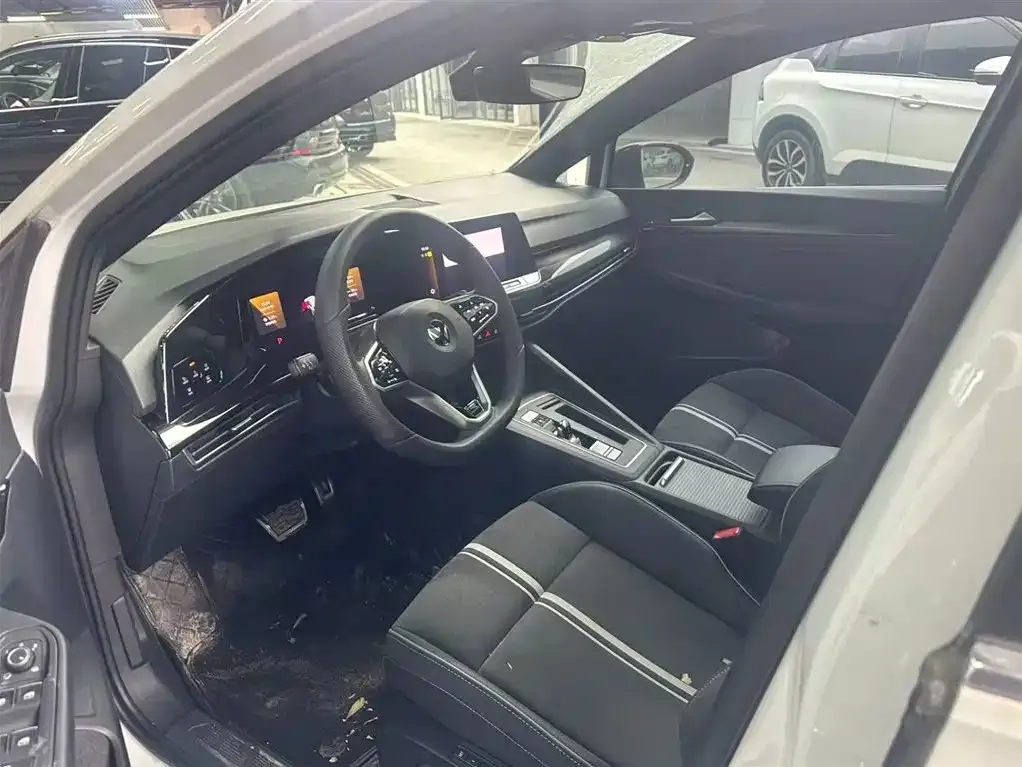 Volkswagen Golf 2024 из CN, фото 4
