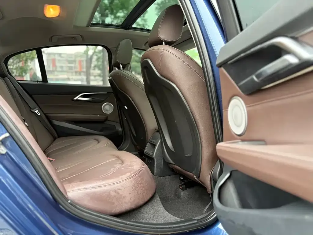 BMW 1 Series 2021 из CN, фото 10