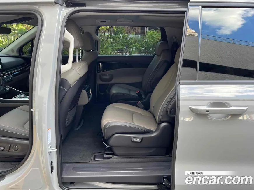 Kia Carnival — фото 10