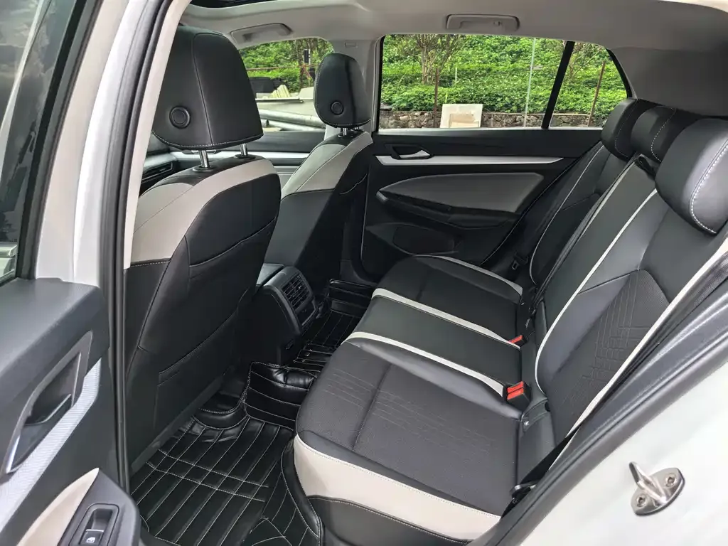Volkswagen Golf 2021 из CN, фото 8
