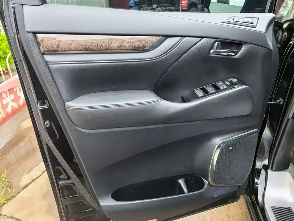 Toyota Vellfire 2022 из CN, фото 10