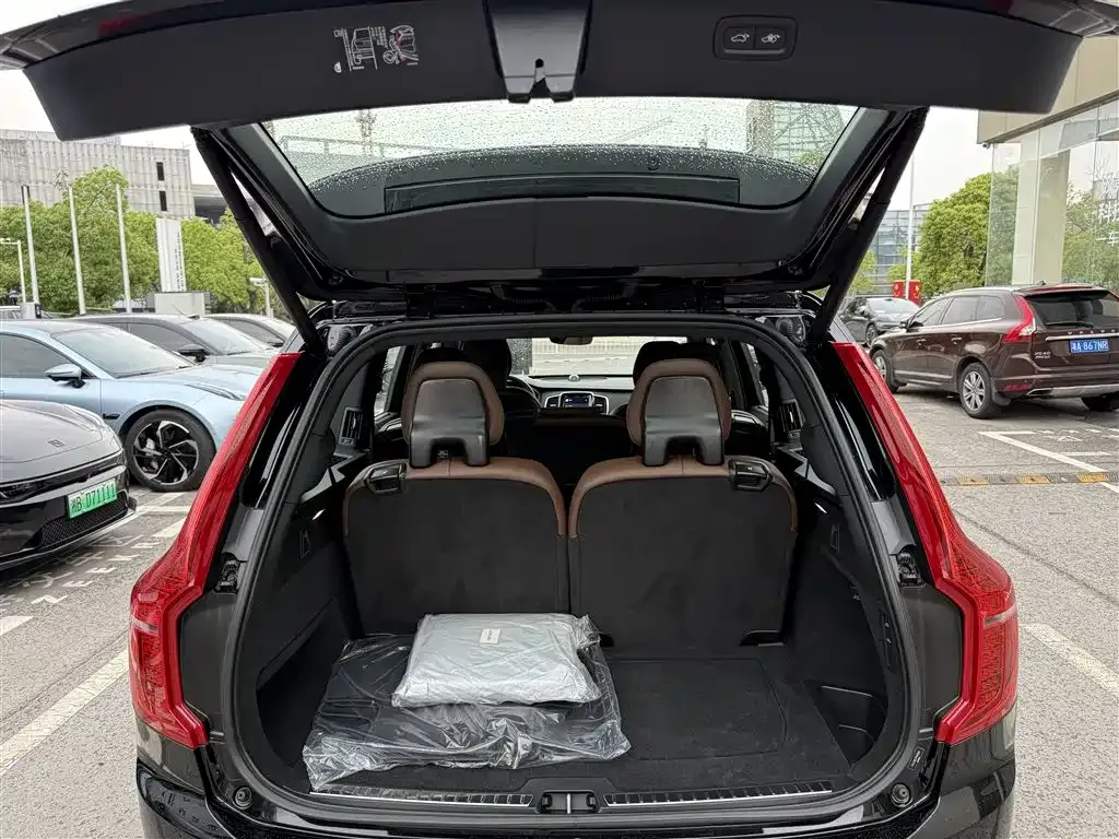 Volvo XC90 2023 из CN, фото 9