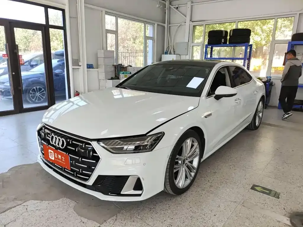 Audi A7L 2022 из CN, фото 1