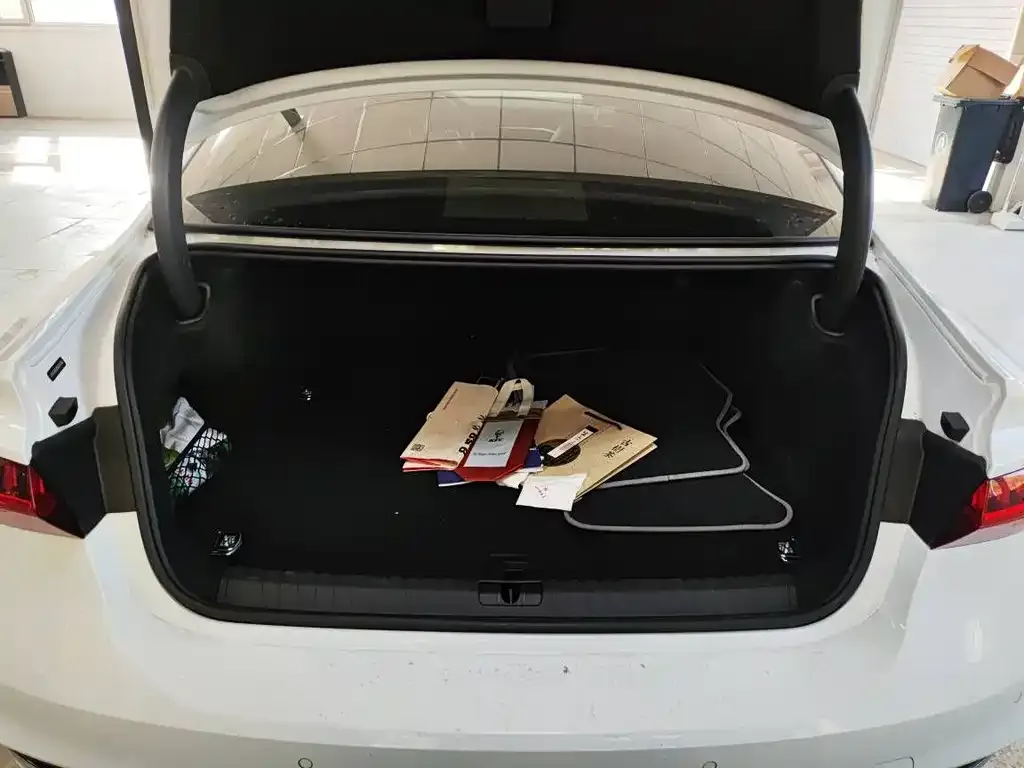 Audi A7L 2022 из CN, фото 10