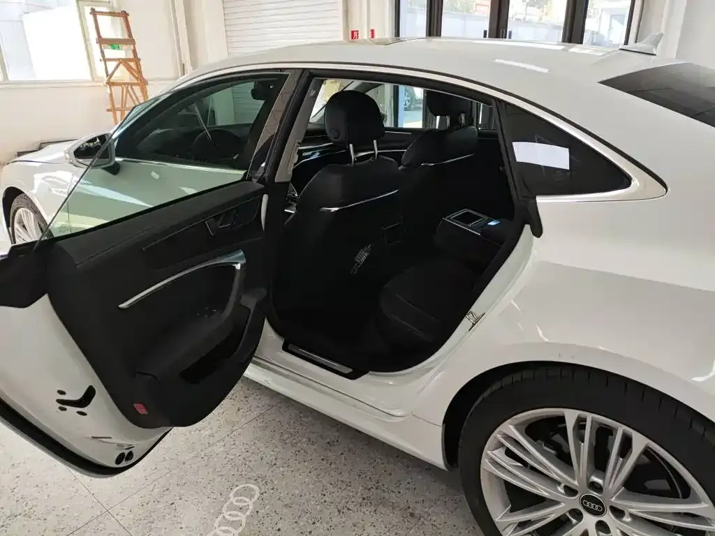 Audi A7L 2022 из CN, фото 7