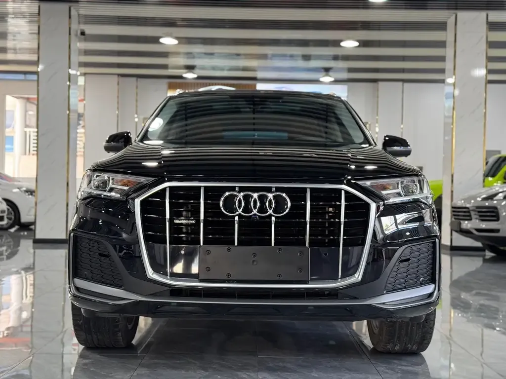 Audi Q7 2023 из CN, фото 2