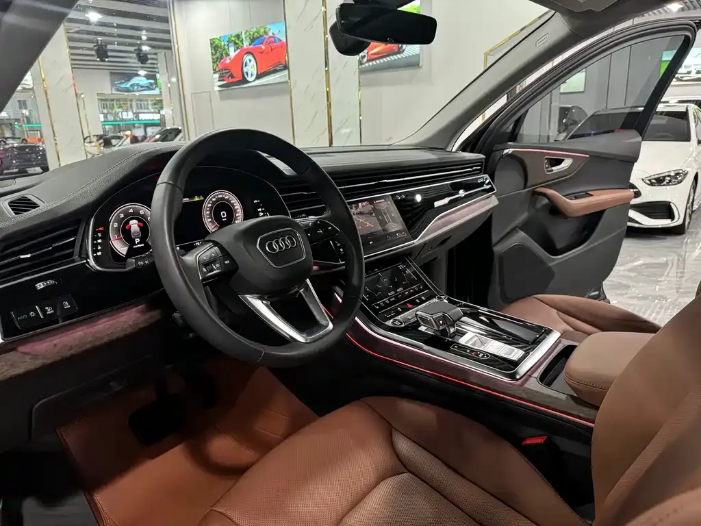 Audi Q7 2023 из CN, фото 4