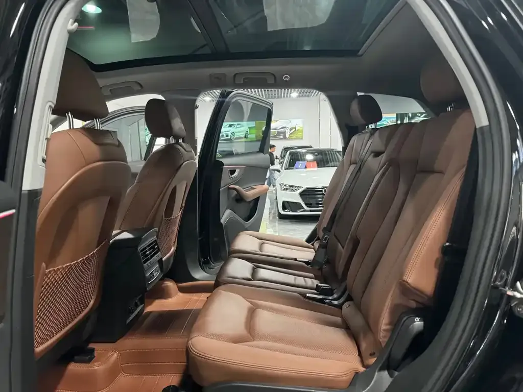 Audi Q7 2023 из CN, фото 5