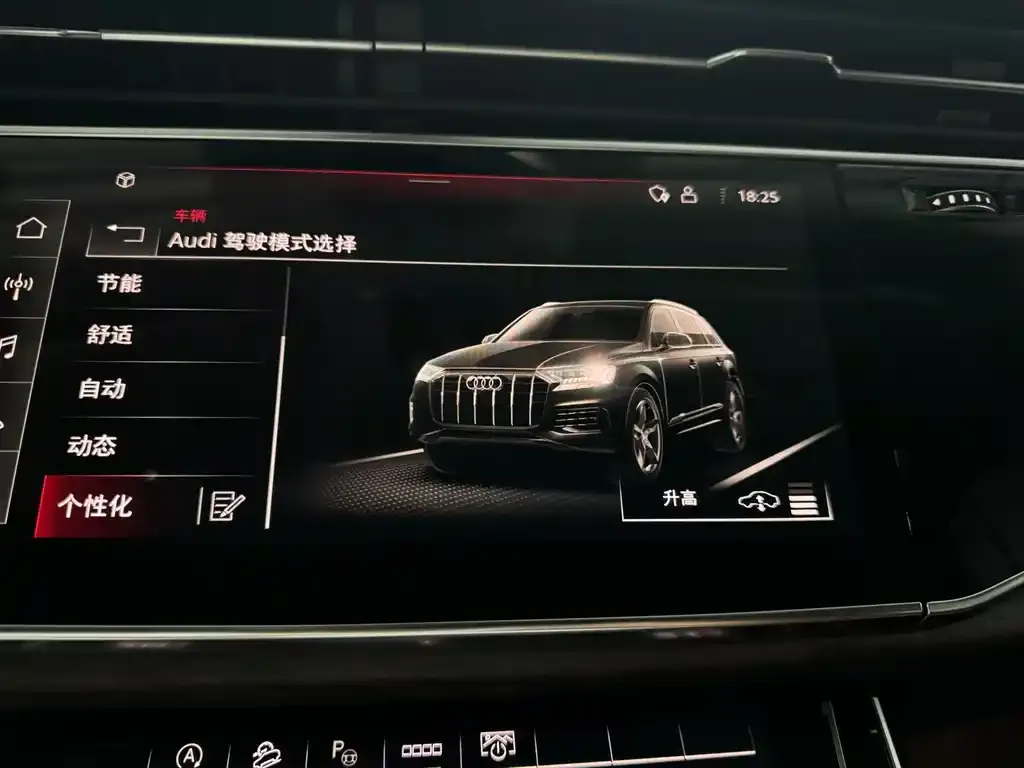 Audi Q7 2023 из CN, фото 8