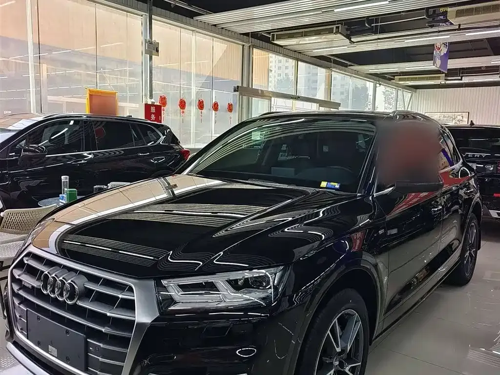 Audi Q5L 2021 из CN, фото 2