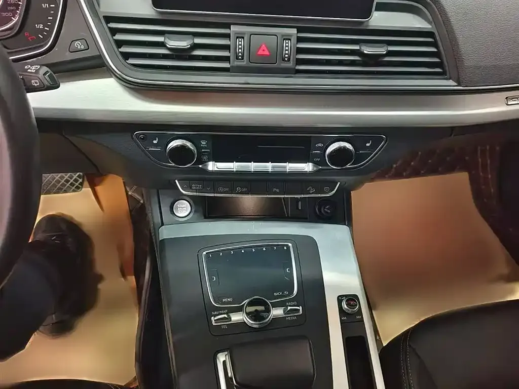 Audi Q5L 2021 из CN, фото 9