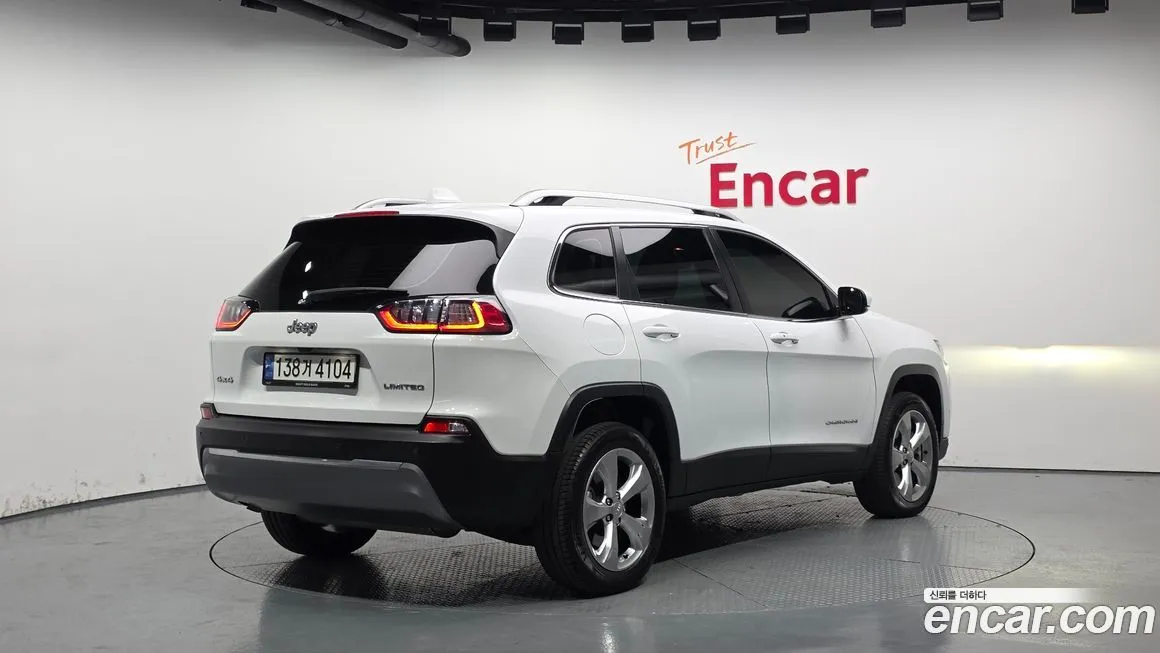 Jeep Cherokee — фото 2