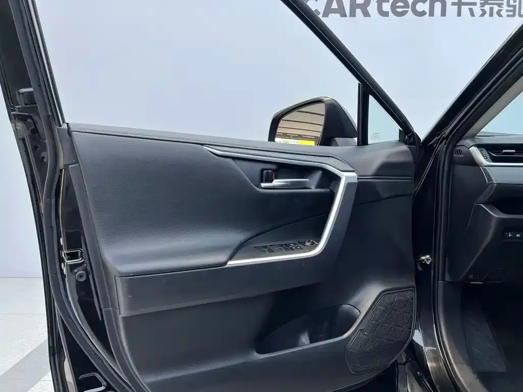 Toyota Wildlander 2022 из CN, фото 9