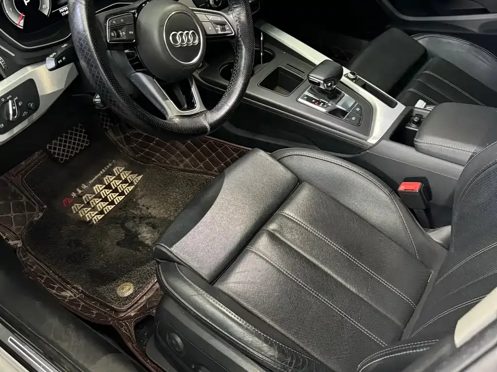 Audi A4L 2021 из CN, фото 2