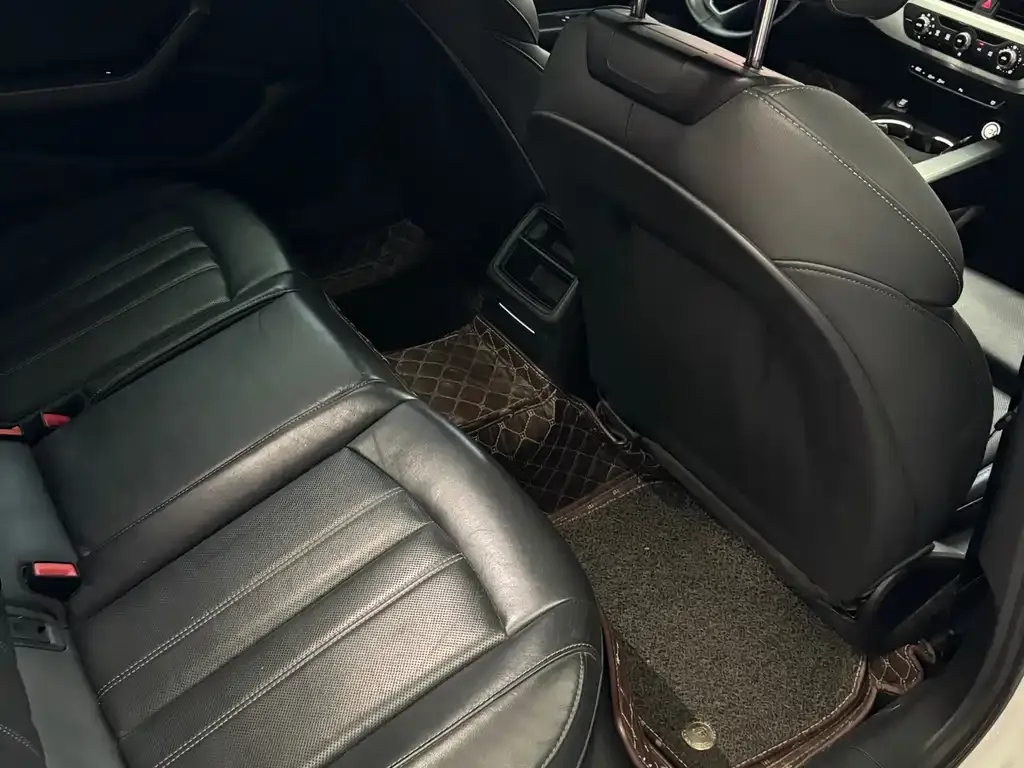 Audi A4L 2021 из CN, фото 7