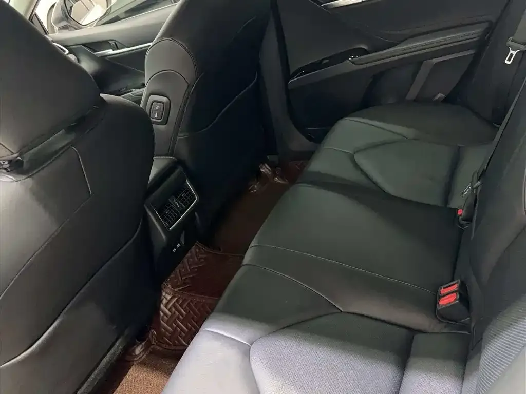 Toyota Camry 2023 из CN, фото 8
