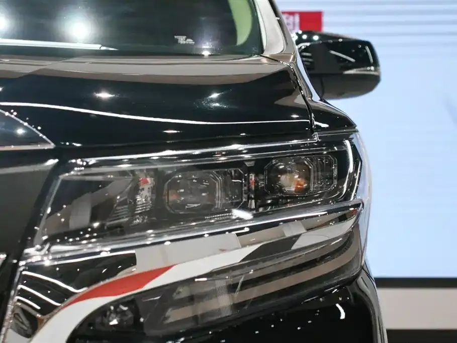 Toyota Alphard — фото 3